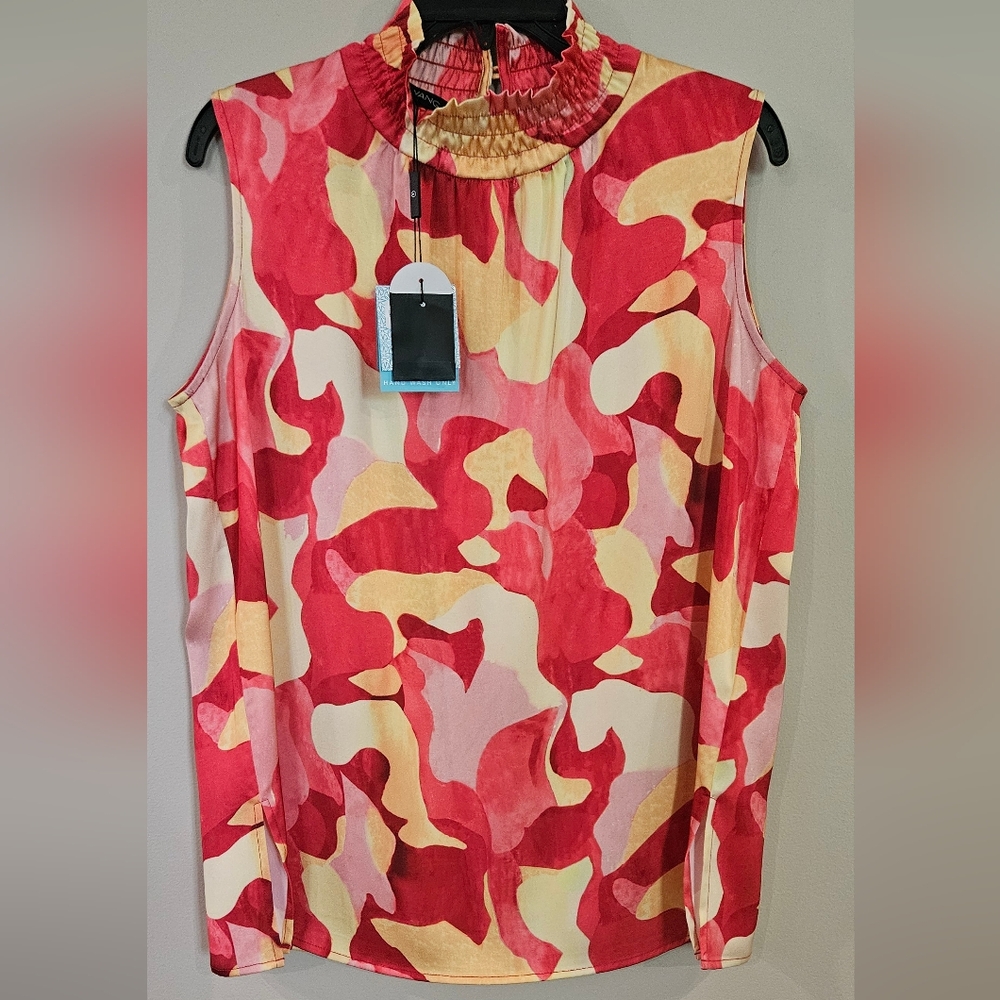 Sleeveless Red and Pink Camouflage Top‎
